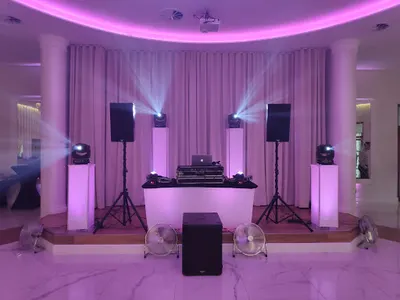 DJ na WESELE i imprezy okolicznościowe. Światła i nagłośnienie. Repertuar do ustalenia.